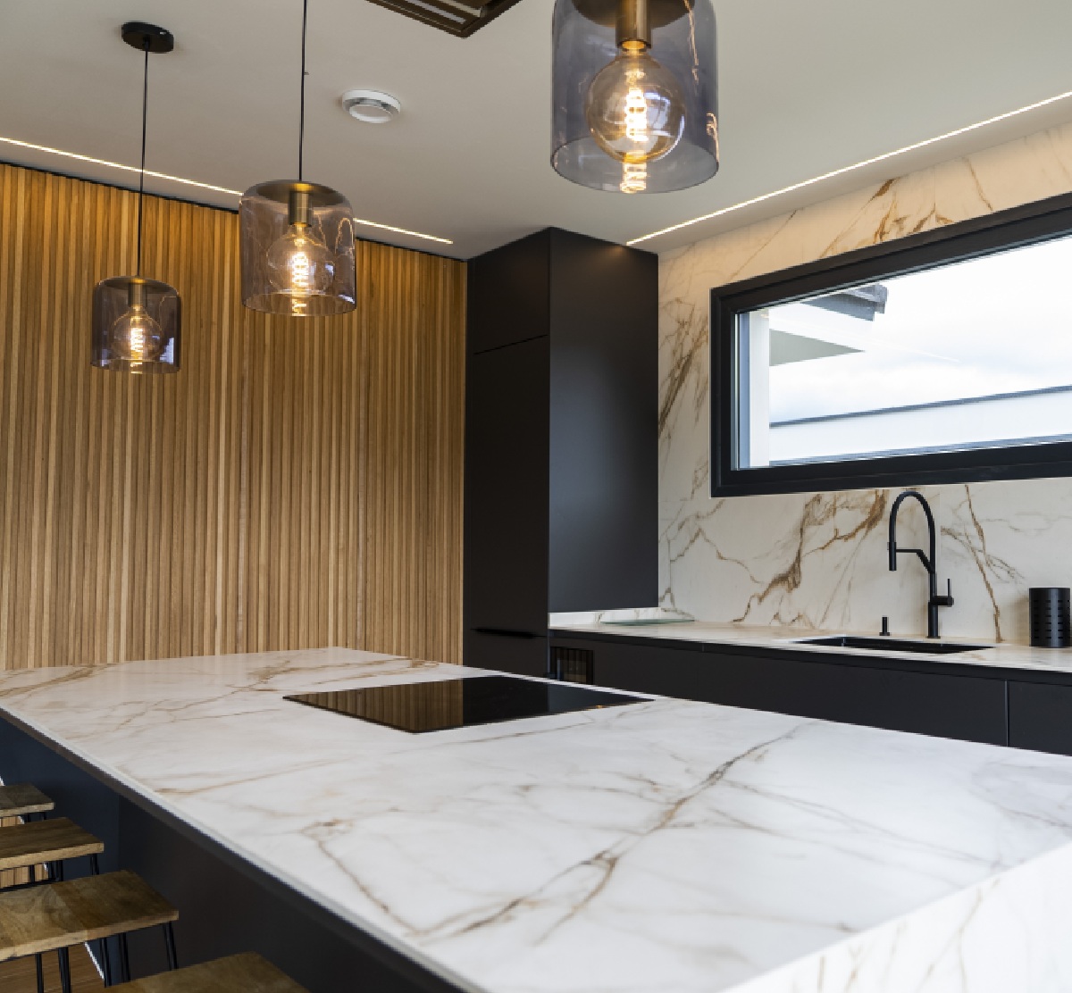 cocina con encimera de marmol