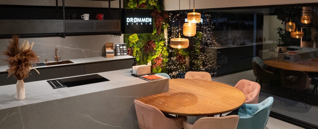 mesa redonda incrustada en isleta