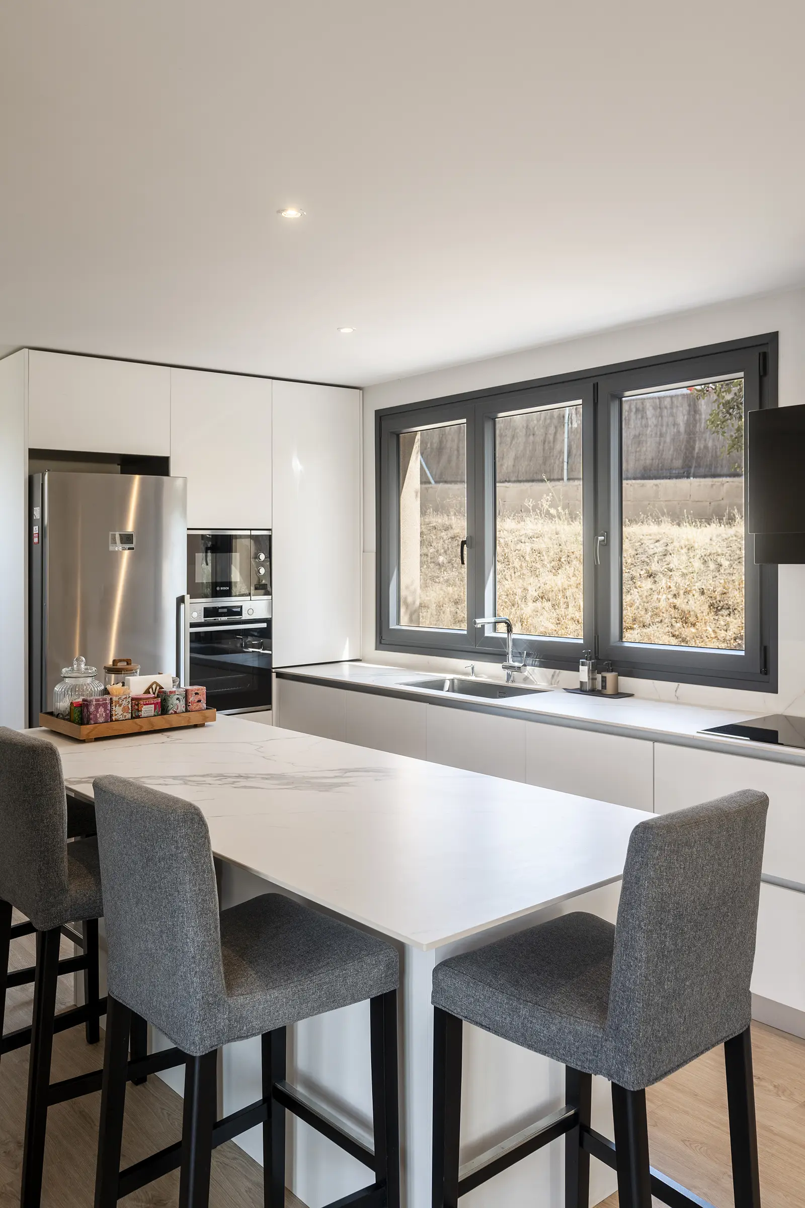 cocina moderna en L Valdemorillo